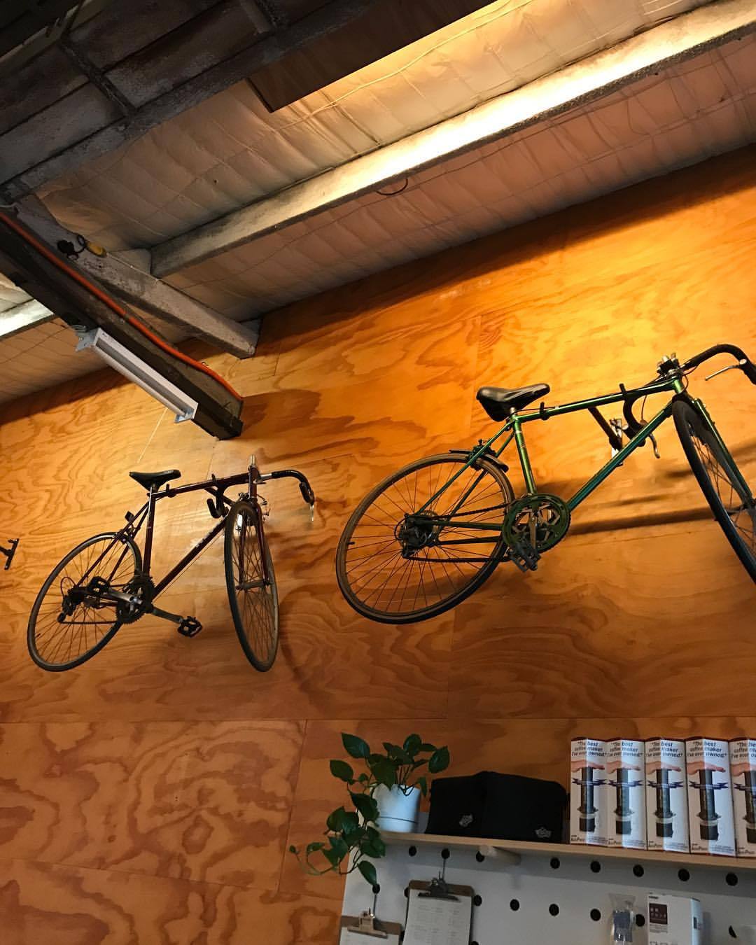 7 Seeds Cafe 被中国人包围了，即使是下雨依然拦不住他们的热情。
