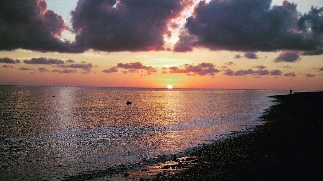 Don't miss the sunrise at Amed