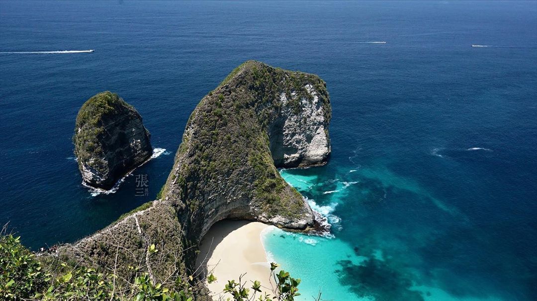Kelingking beach in nusa penida, worth to go to beach and swimming.