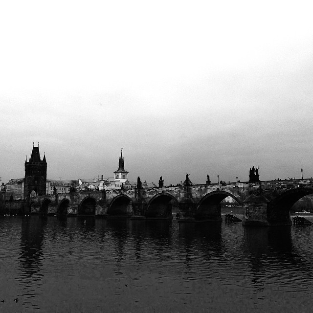 在 Charles Bridge