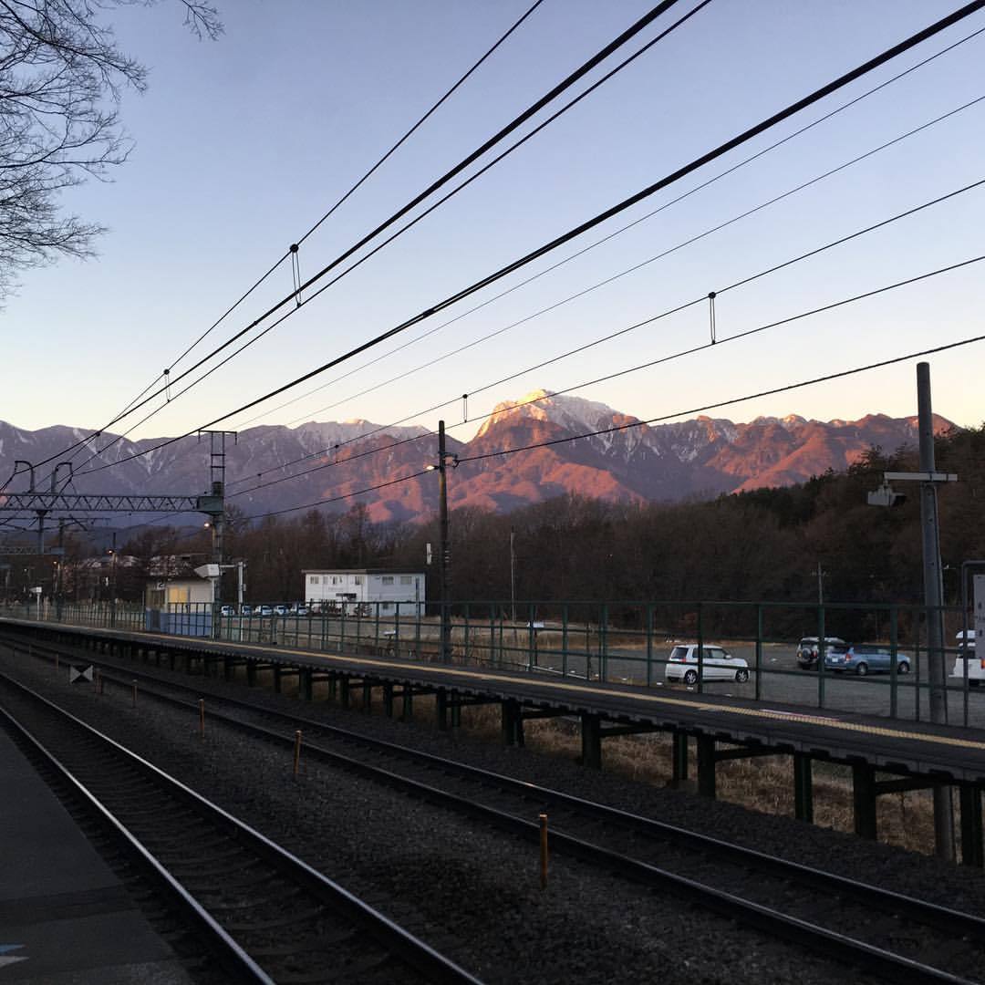 🏔️随着🌄变换着不同的色彩