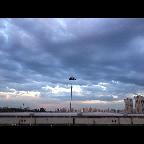 高架桥上 (使用Instagram拍摄)